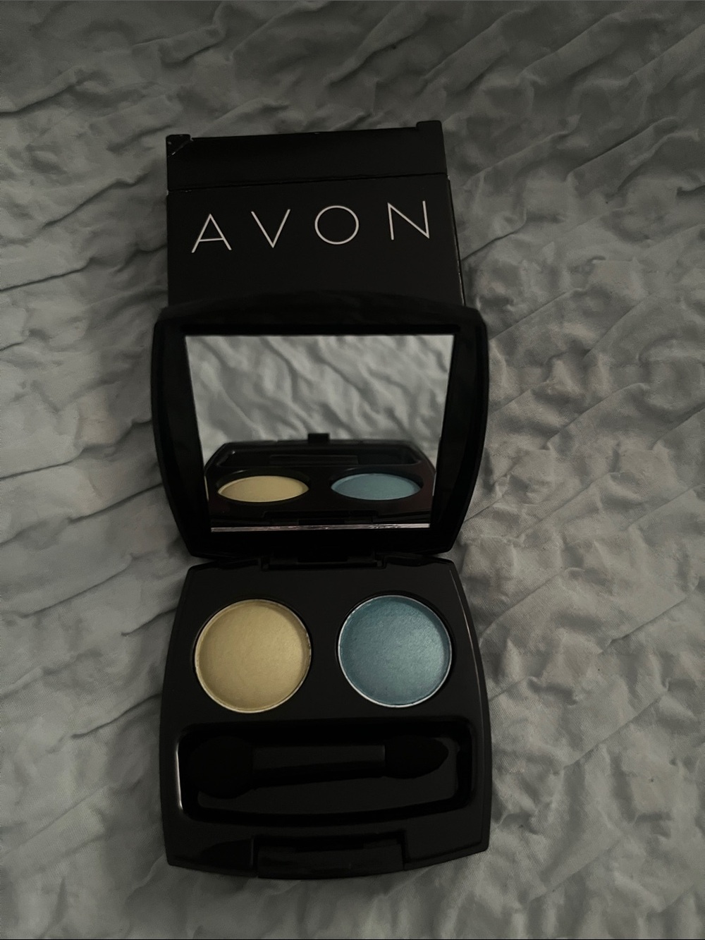 Avon Duo Eyeshadow Palette in Pale Yellow & Light Blue. NIB Disc.